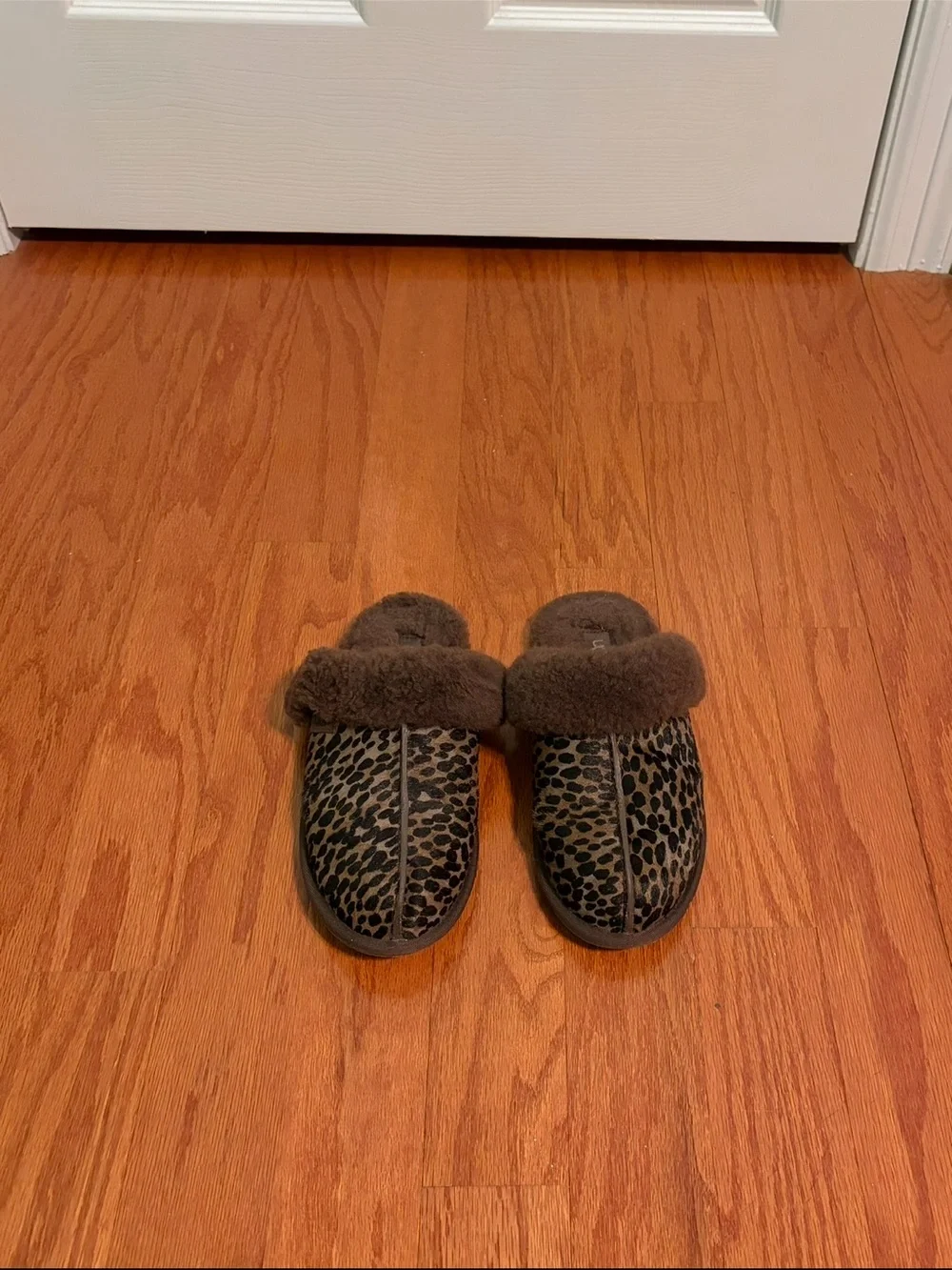 UGG Scuffette II Leopard Shearling Slippers Women's Size 9 - Picture 2 of 11